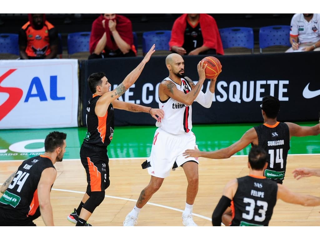 Vasco prepara volta para o NBB, basquete