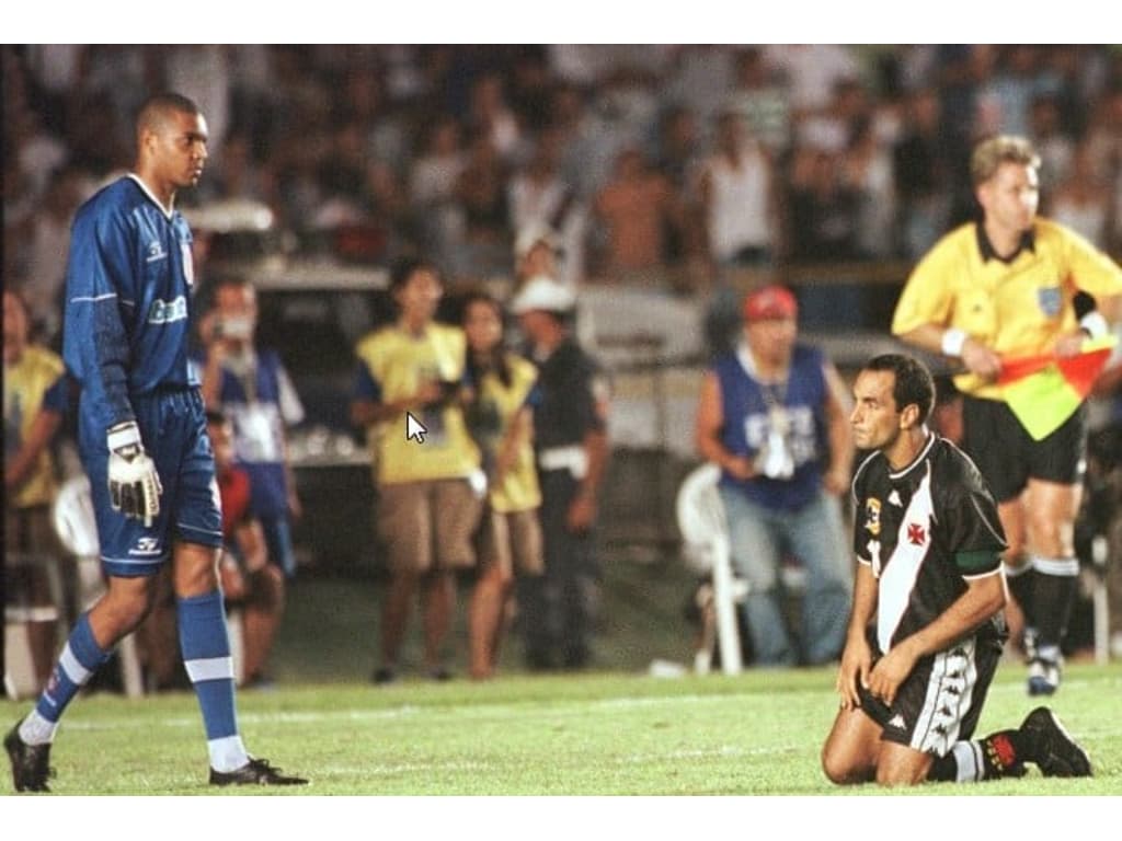 Quem é o campeão mundial de 2000? : r/futebol