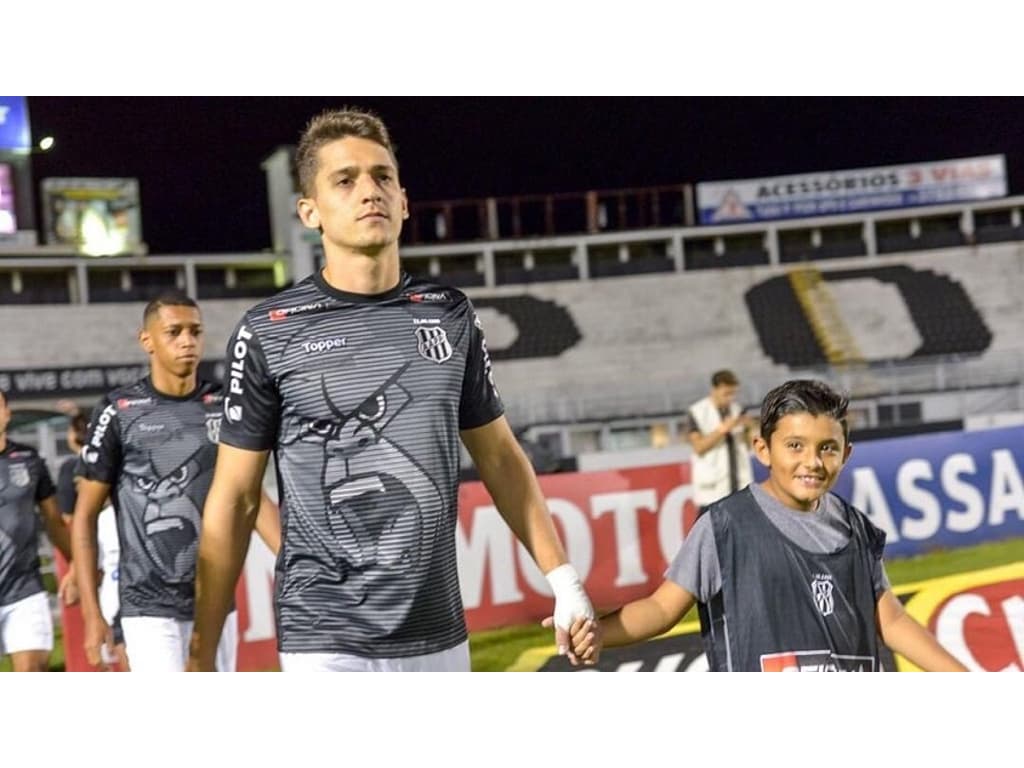 Zagueiro Da Ponte Preta Comemora Vaga Para Final Do Troféu Do Interior ...