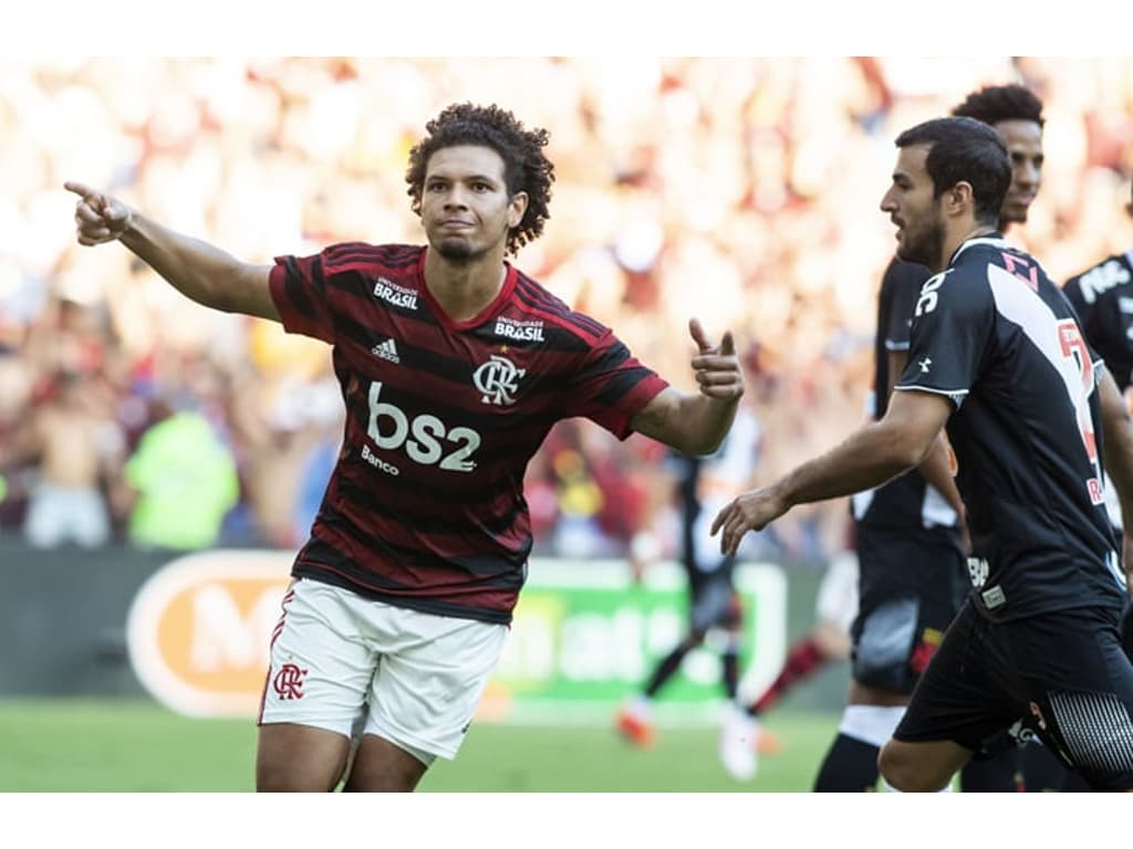 Melhor em campo, Diego Alves comemora vitória do Flamengo na