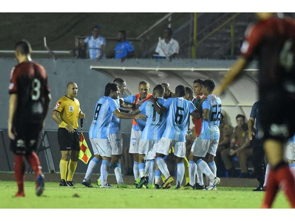 Flamengo fecha com lateral-direito do Tubarão para o time sub-20