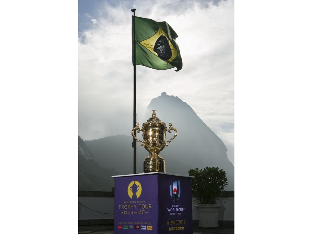 Troféu da Copa do Mundo de Rugby visita projeto de Paraisópolis - MKT  Esportivo