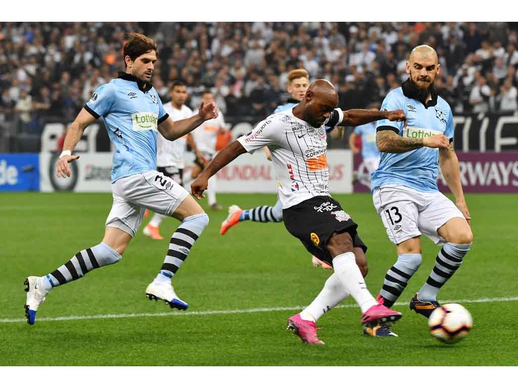 Corinthians poder ser comparado ao Manchester City, mas isso não é nada bom