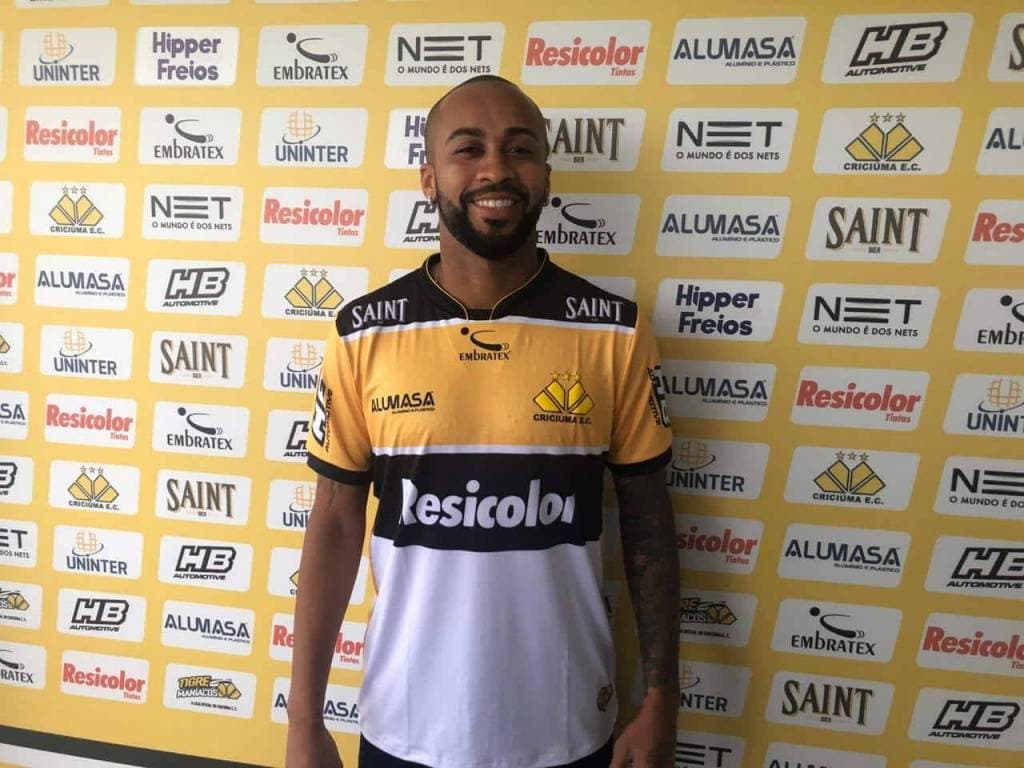 Wesley, ex-América, Palmeiras e Santos, anuncia fim da carreira