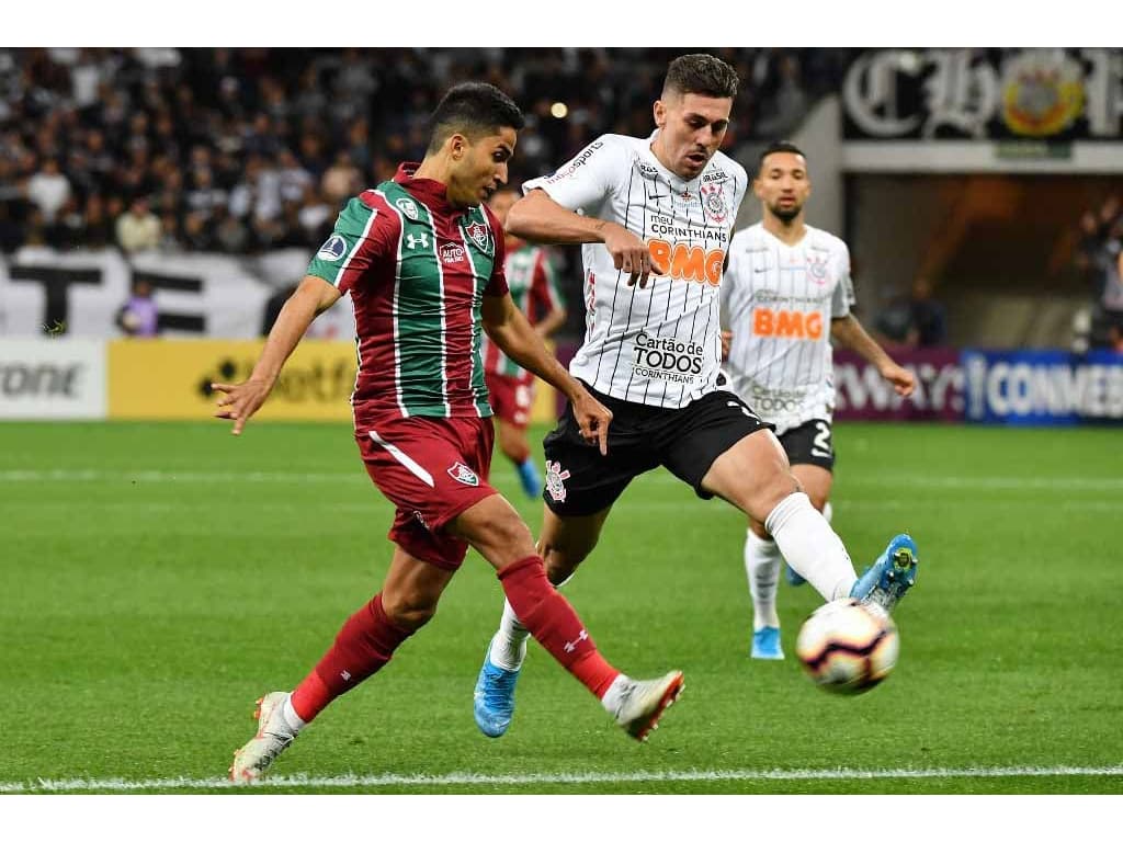 Fluminense e Corinthians realizam jogo de trocação em empate