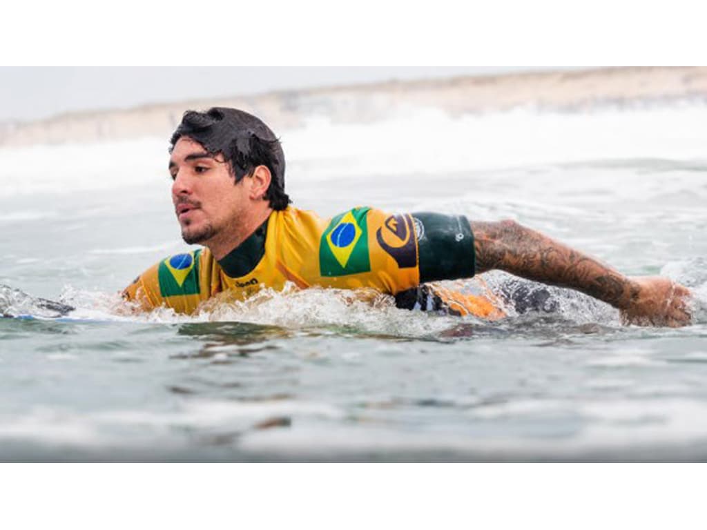 Gabriel Medina vence Filipinho e é tri campeão mundial de surfe