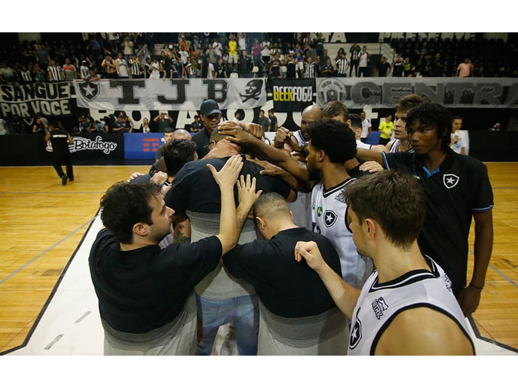 Basquete: Botafogo vence Nacional-URU e segue bem na briga para ir à final  da Liga Sul-Americana - FogãoNET