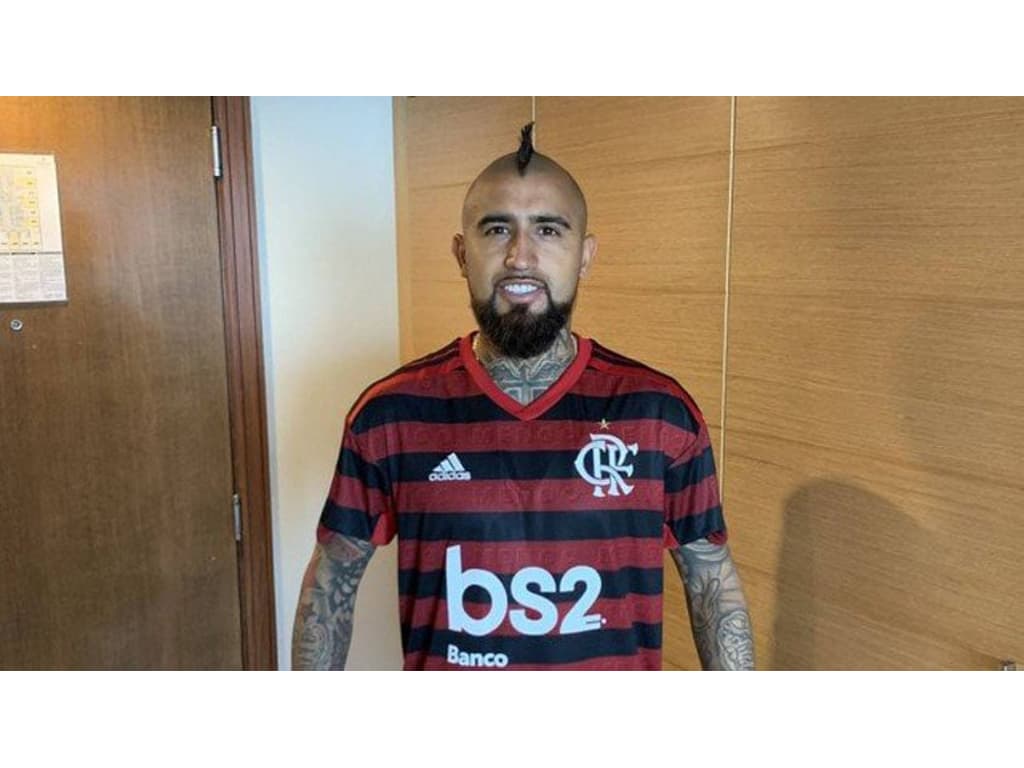 Isla responde que 'sim', ao ser perguntado se Vidal virá para o Flamengo