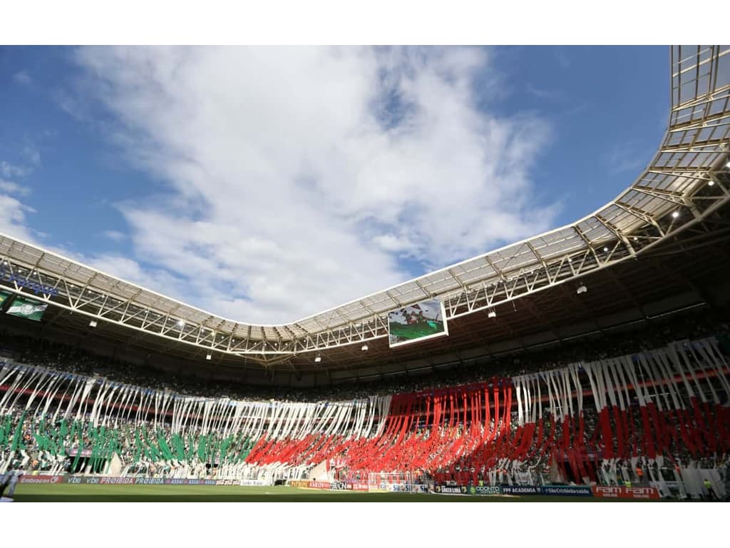 Players of Gremio during the game between Palmeiras and Gremio for the 34th  round of the Brazilian league, known locally as Campeonato Brasiliero. The  game took place at the Allianz Parque in