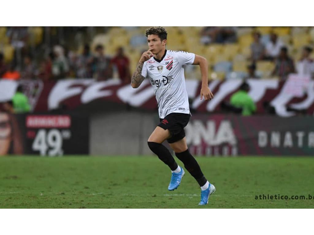 Lateral que é titular e destaque do Flamengo foi desperdiçado pelo  Figueirense