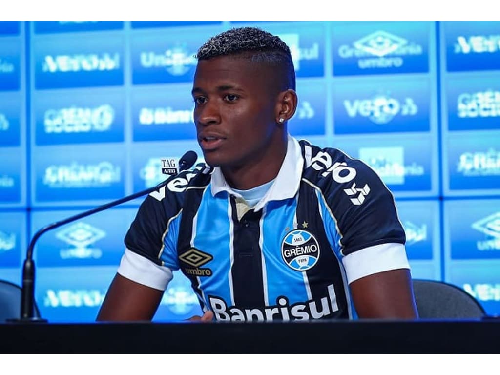 Cruzeiro fecha o cerco e quer atacante do Grêmio que humilhou o Inter