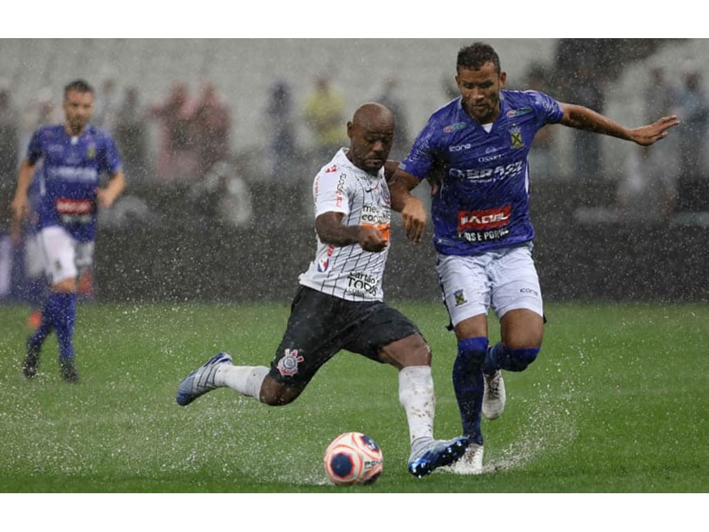 Santos arranca empate do Corinthians, mas segue em situação