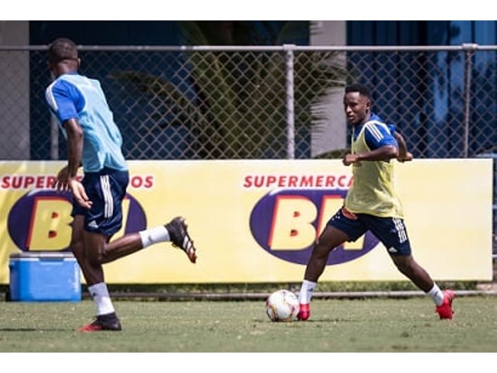 Emprestado ao Cruzeiro no início do ano, Iván Angulo deve retornar ao  Palmeiras a pedido de Luxemburgo