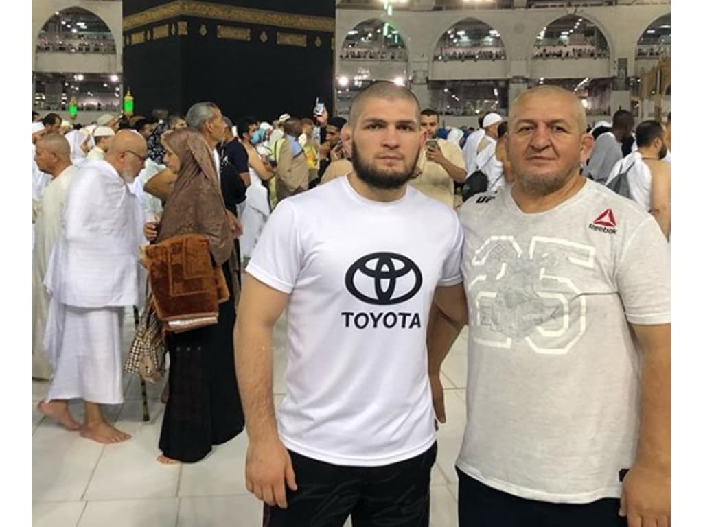 Lutador revela que Khabib e seu time deixaram a Rússia um dia