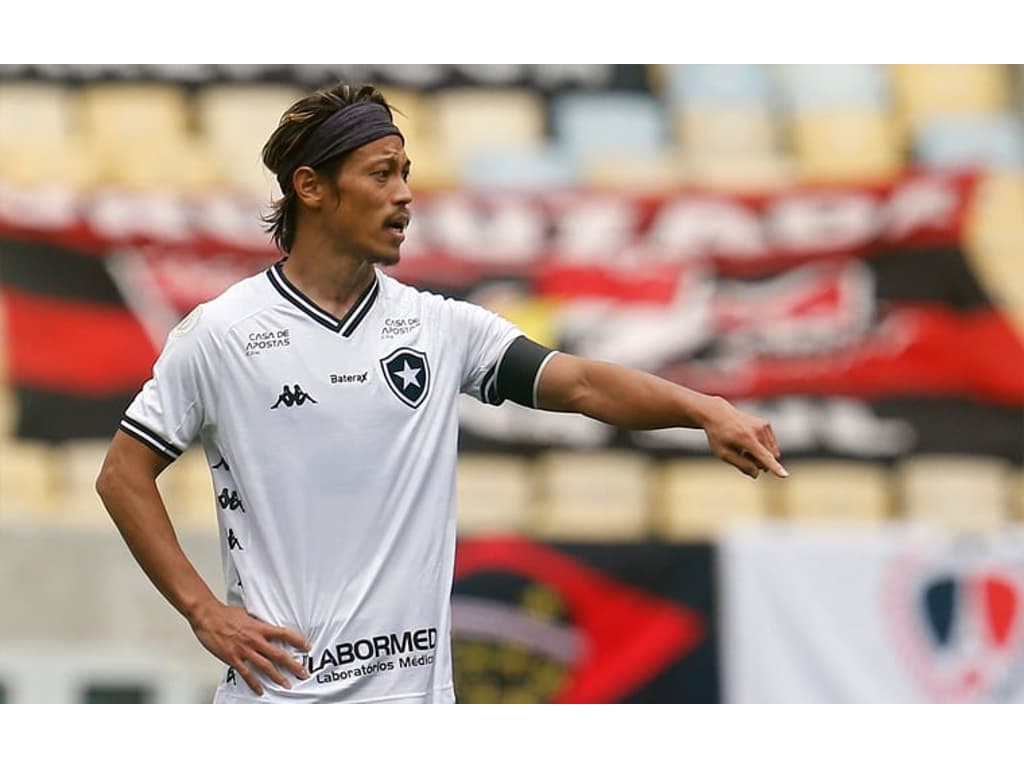 Botafogo: Repórter japonesa famosa na seleção brasileira ajudou na  apresentação de Honda