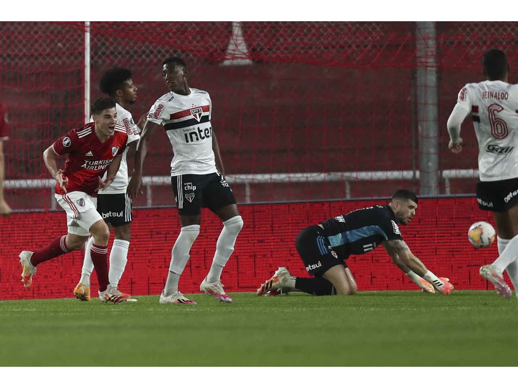 Antes sinônimo de triunfo, Liberta vira pedra no sapato do São Paulo