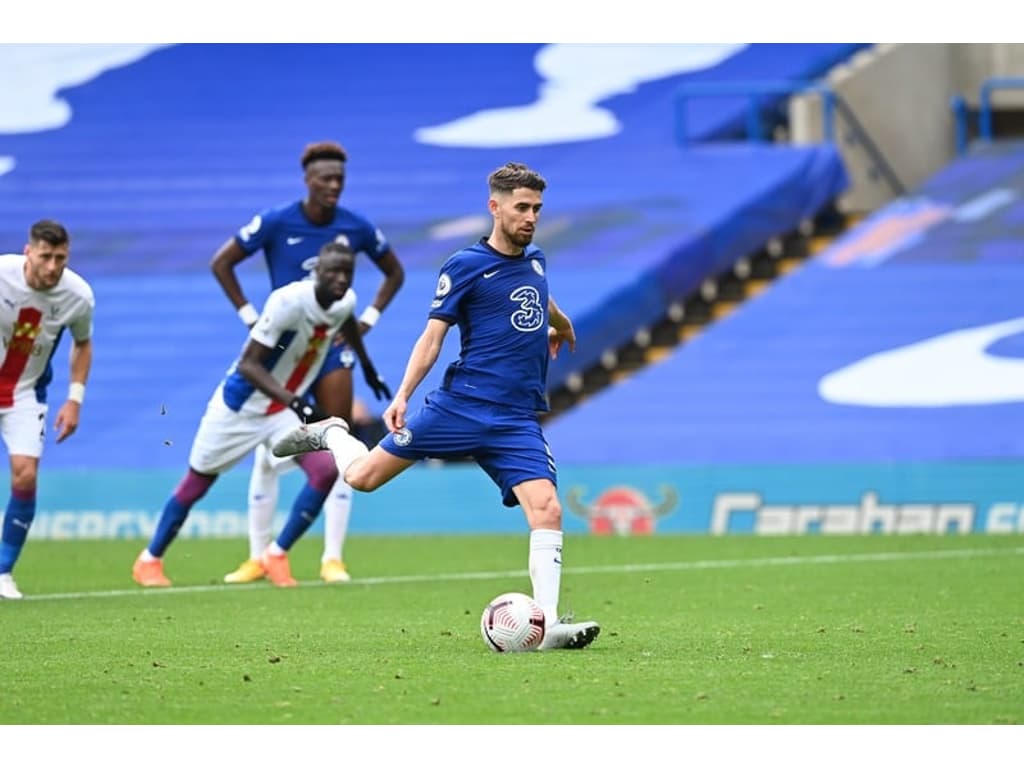 Jorginho é eleito o melhor jogador da Europa na temporada 2020/21