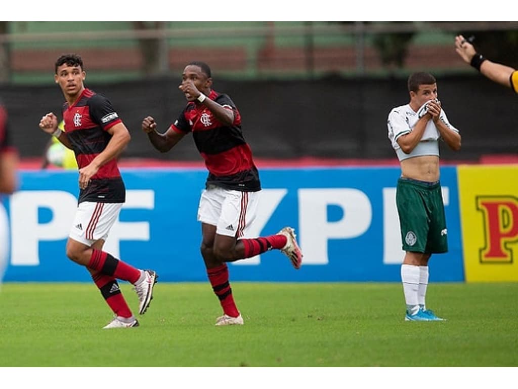 Em Jogo De Sete Gols, Flamengo Goleia O Palmeiras E Abre Vantagem Nas ...