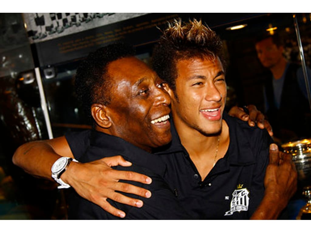 Pelé sobre Neymar: 'Sempre fico feliz quando vejo ele jogar bola