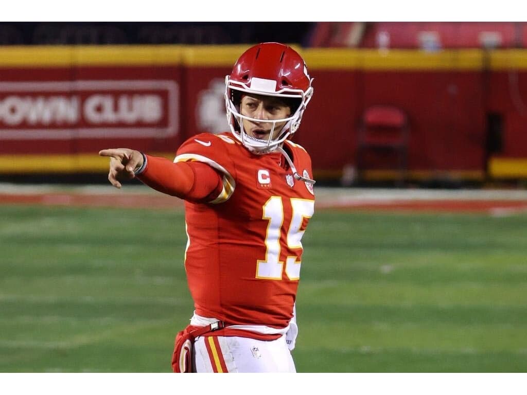 Maior jogador da história da NFL, Tom Brady enfrenta seu sucessor Patrick  Mahomes no Super Bowl LV