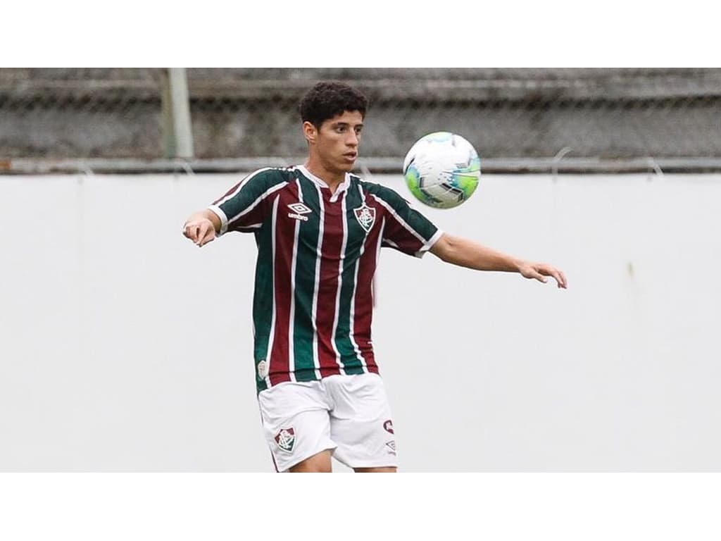 Time de futebol inspirado nas cores do Fluminense é destaque no