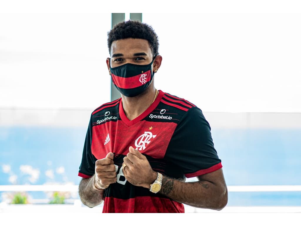 Bruno Viana se manifesta nas redes sociais após estreia pelo Flamengo