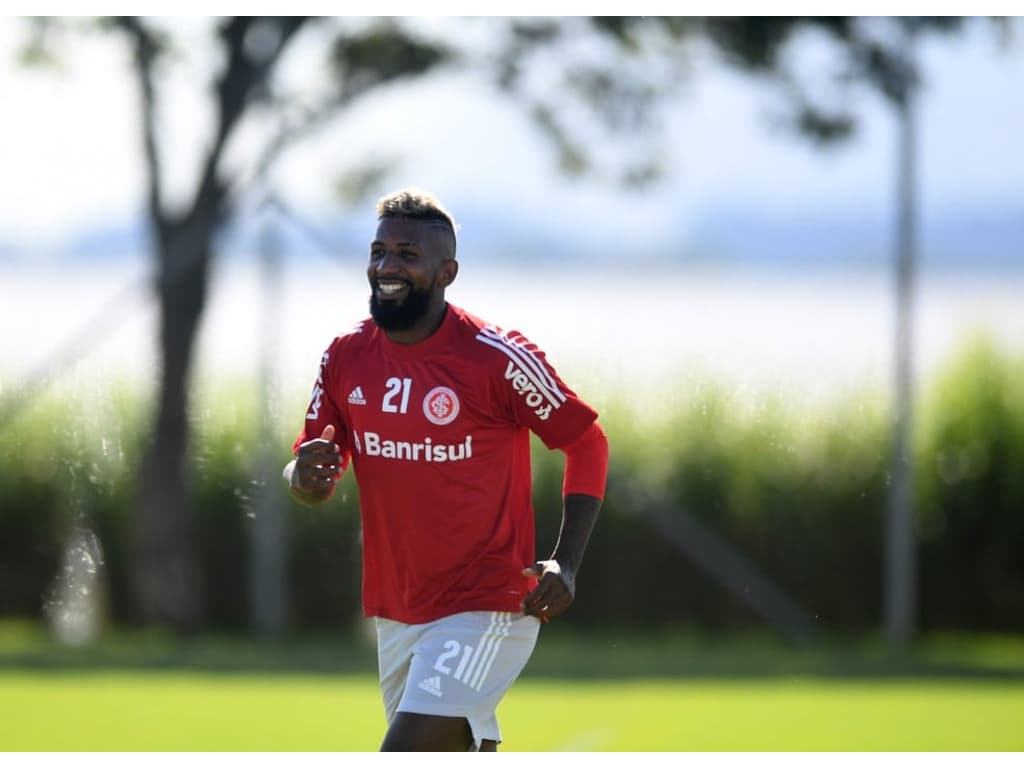 Rodinei se reapresenta ao Flamengo após empréstimo ao Internacional -  02/06/2021 - UOL Esporte