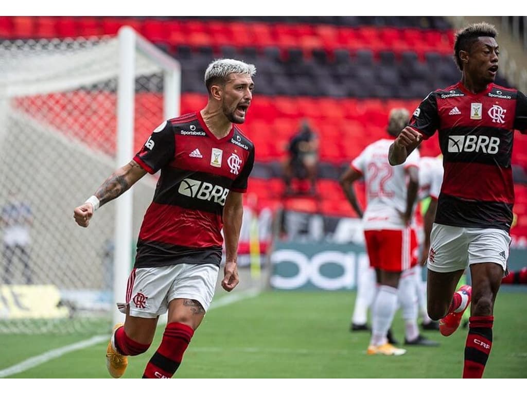 Flamengo descarta negociação com Manchester United por Gabriel Barbosa