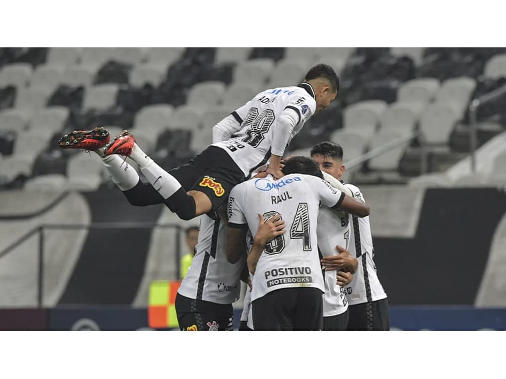 Corinthians goleia o Pinda e sela classificação antecipada às