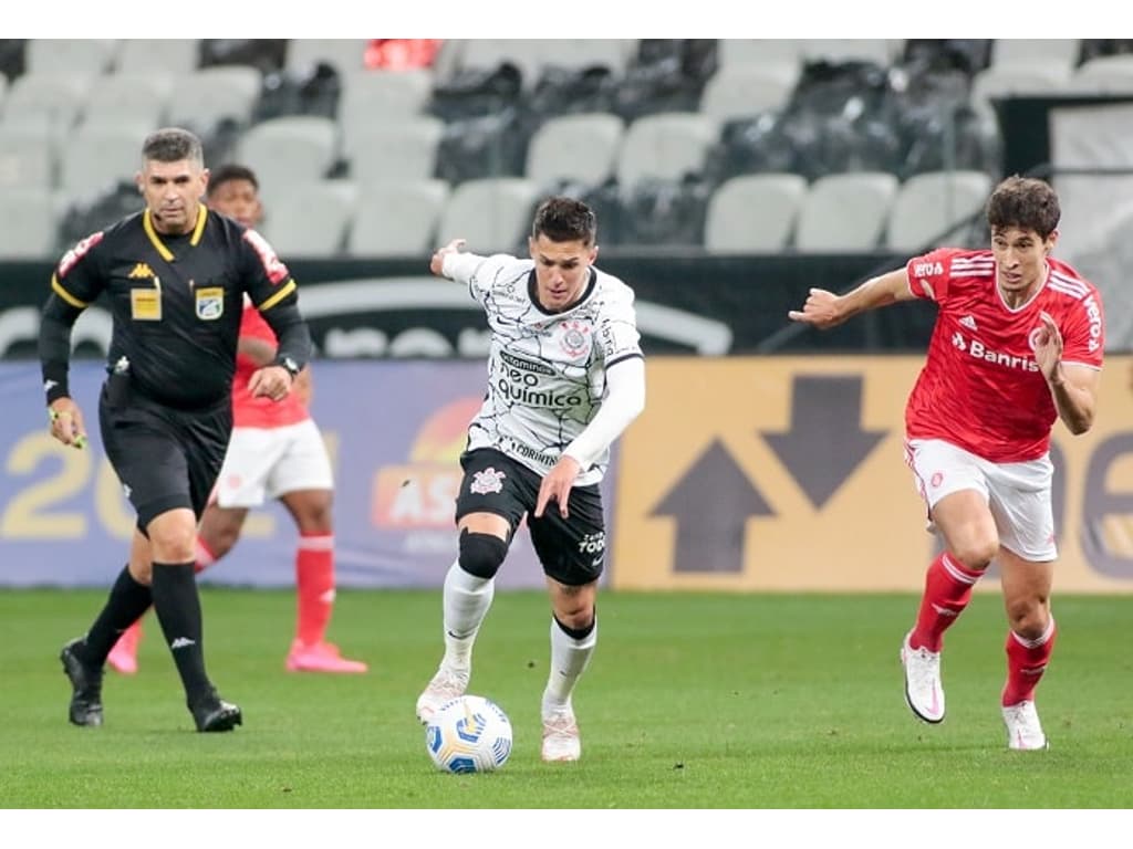 Mosquito marca no último minuto e Corinthians arranca empate com