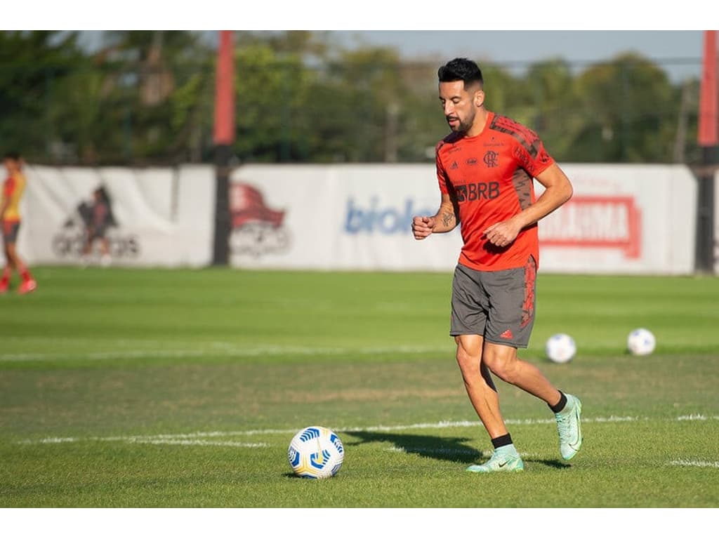 Lateral do Flamengo, Isla faz 'desabafo' nas redes sociais e recebe carinho  da torcida - Lance!