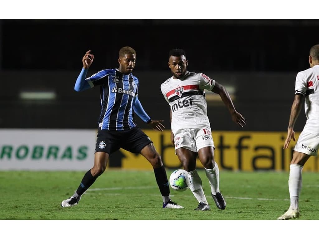 SÃO PAULO, SP - 17.10.2020: SÃO PAULO X GRÊMIO - Vanderlei do Gremio during  between São Paulo FC x Grêmio valid for the 17th round of the Brazilian  championship 2020 and held