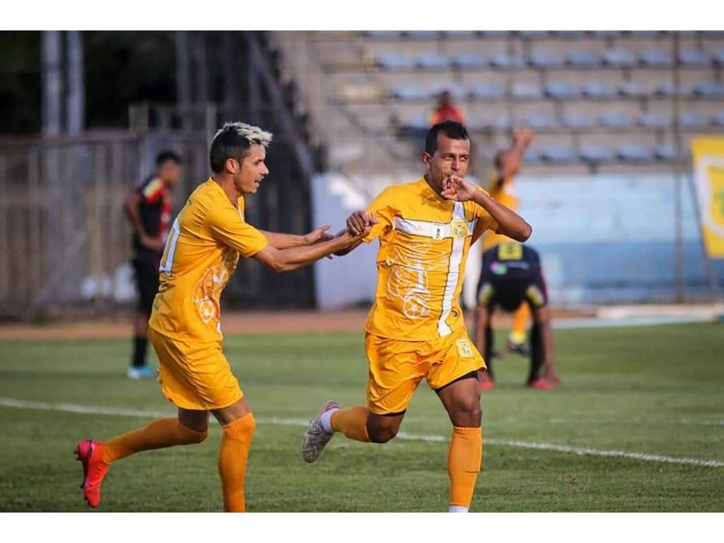 VÍDEO: Zagueiro faz gol contra bizarro no Campeonato Indiano; veja! - Lance!