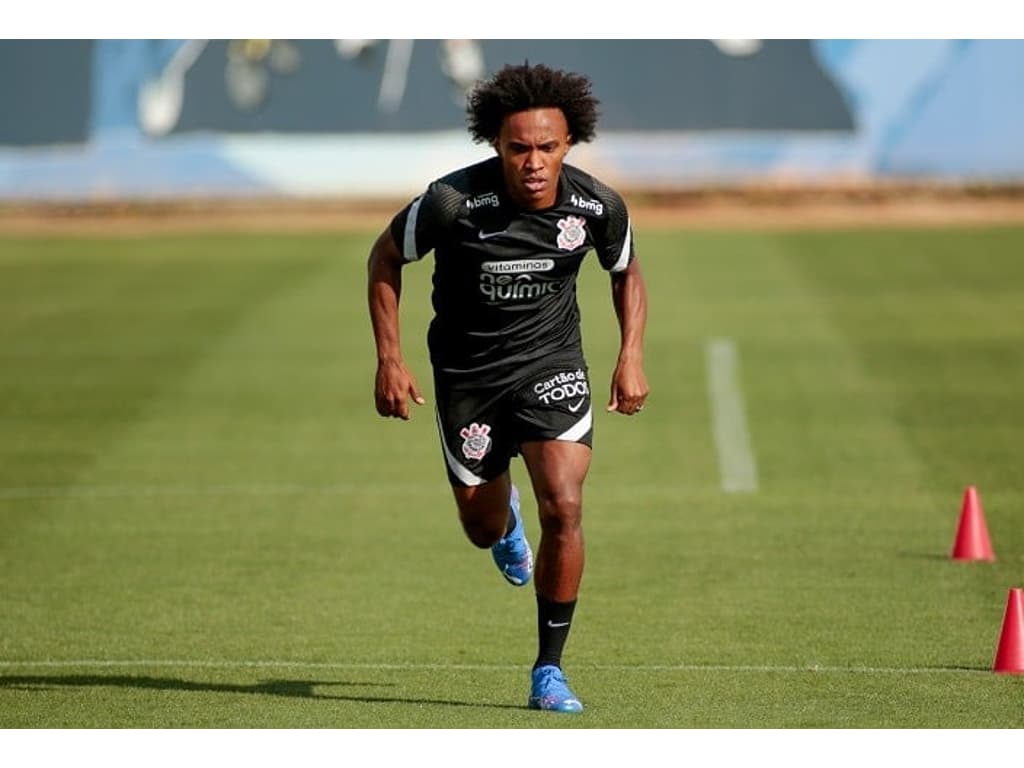 Matheus Araújo diz não pensar no profissional do Corinthians agora