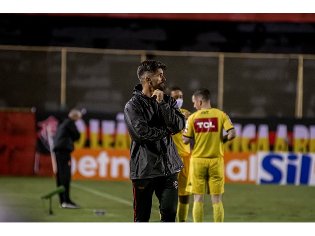 A formação de atletas no futebol e futsal: influência dos