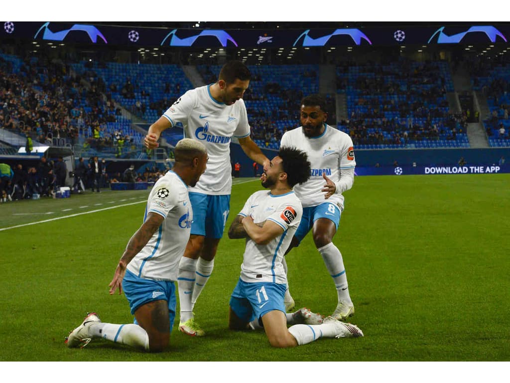 Zenit vence e cola no líder com assistências de Wendel e gol de