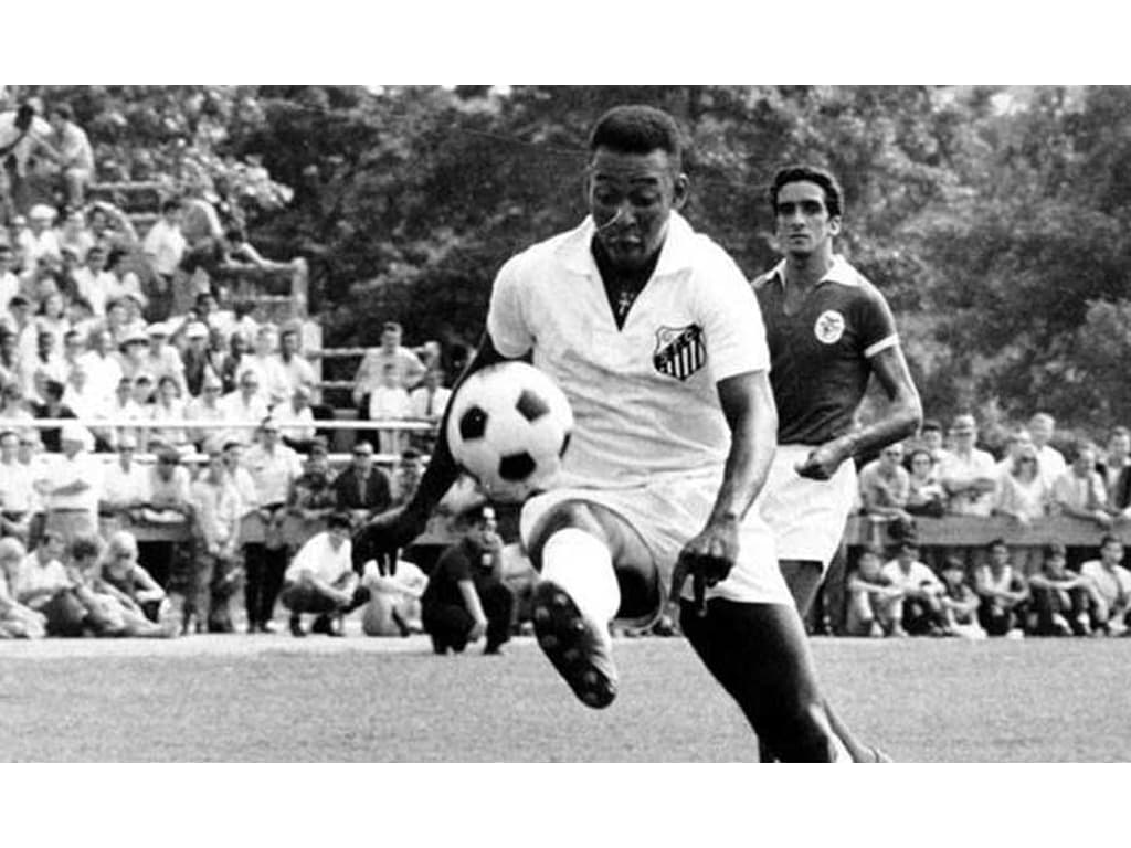 Pelé fez primeiro, confira vídeo comparando lances de craques do