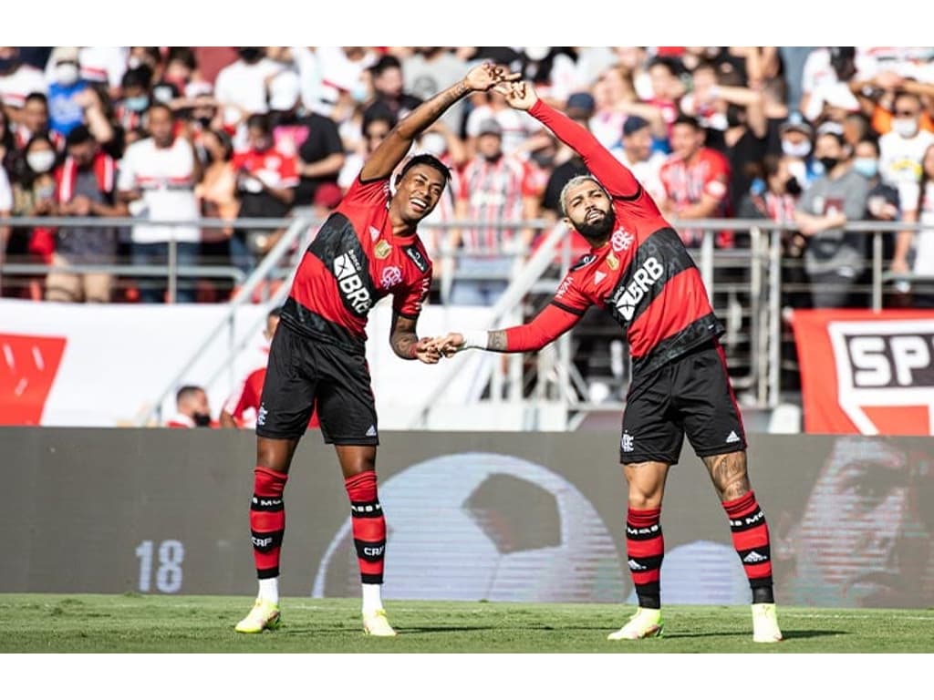 Flamengo sofre goleada de 4 a 0 contra o Bragantino em partida desastrosa