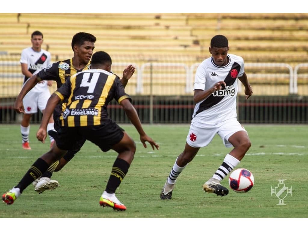 Finos da Bola e Maranhão vencem na estreia do Torneio Sororoca