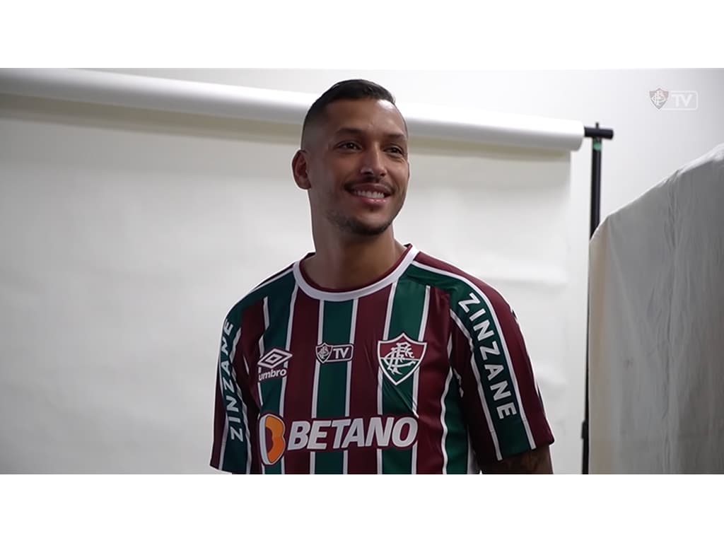 Fluminense terá direito à quantia na compra do lateral Ayrton Lucas pelo  Flamengo; veja os valores - Lance!