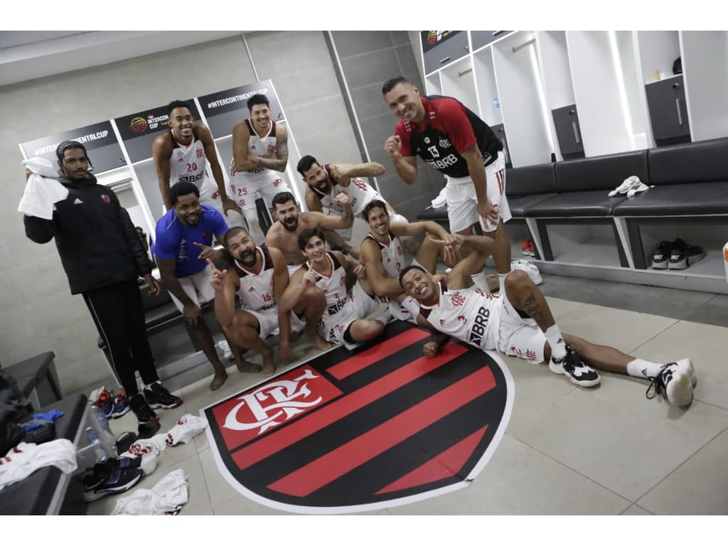 O MUNDO DE NOVO! FlaBasquete sobra no Intercontinental da FIBA e é  bicampeão mundial de clubes - Flamengo