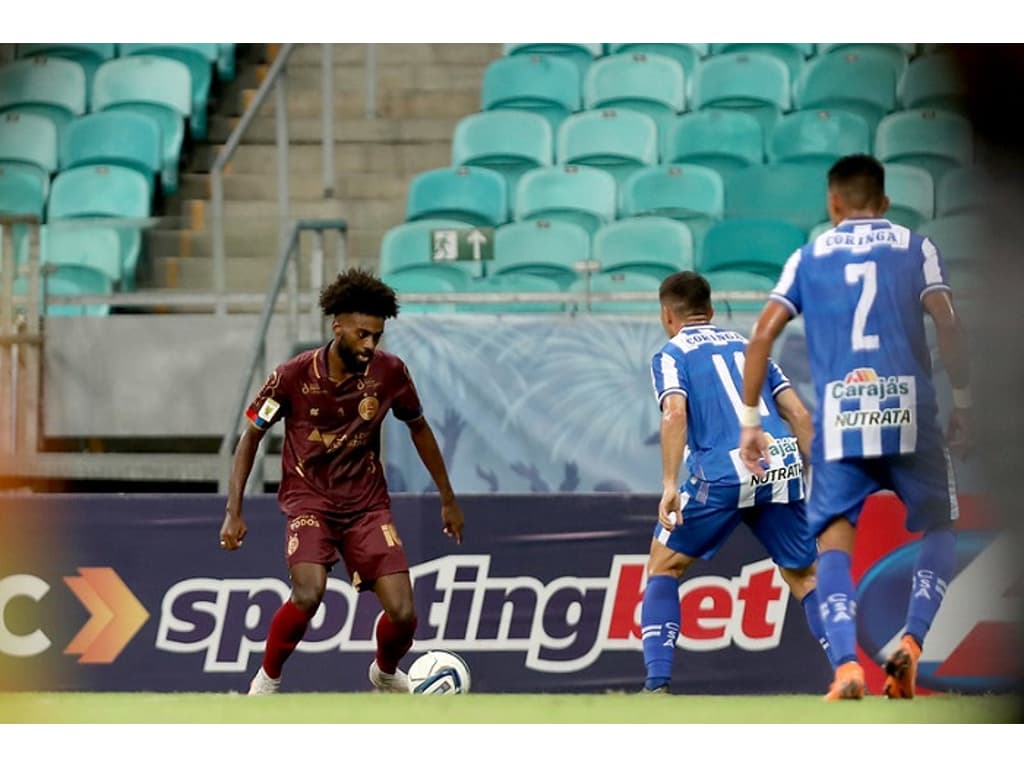 Luiz Henrique destaca luta contra o racismo, se emociona com a