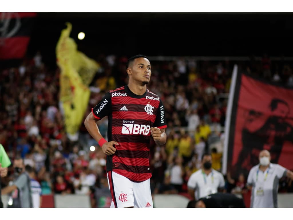 Clube de Regatas do Flamengo - Nosso Time é a Gente em Campo! O Mengão está  escalado para enfrentar o Vasco no primeiro jogo da semi do @cariocao! Pra  cima! #VASxFLA #VamosFlamengo