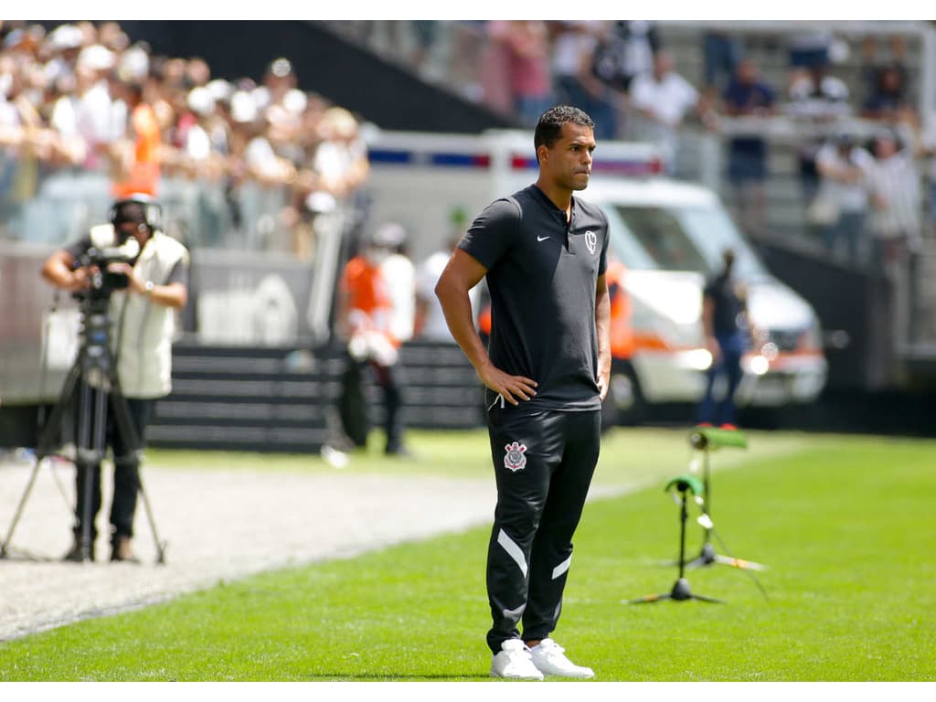 ANÁLISE: Corinthians toma pressão desnecessária, mas evolui e começa a jogar  com 'cara de Lázaro