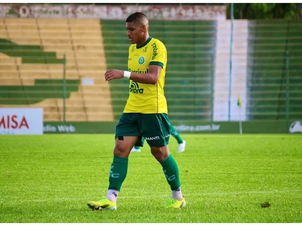 Paraná busca mais um reforço da segunda divisão do futebol gaúcho