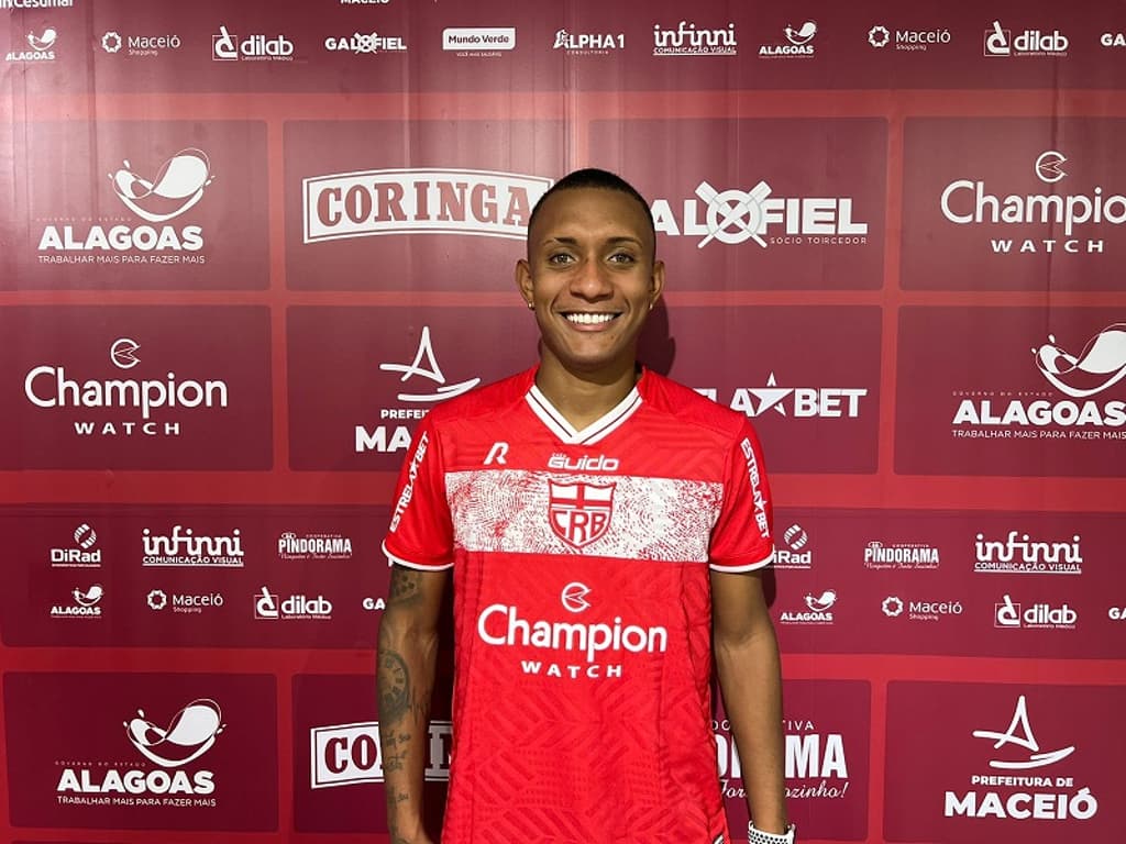 Wesley estreia pelo CRB em posição diferente e aparece pouco na