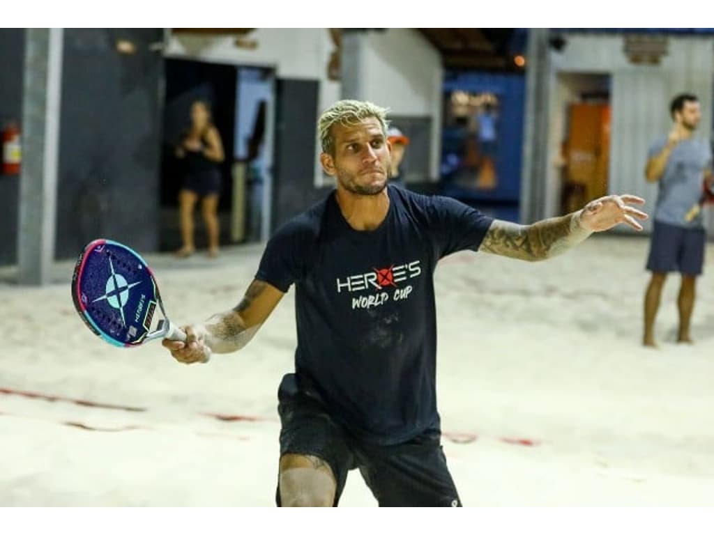 Rafael Moura, o He-Man, participa de evento com estrelas do Beach Tennis no  Flamengo