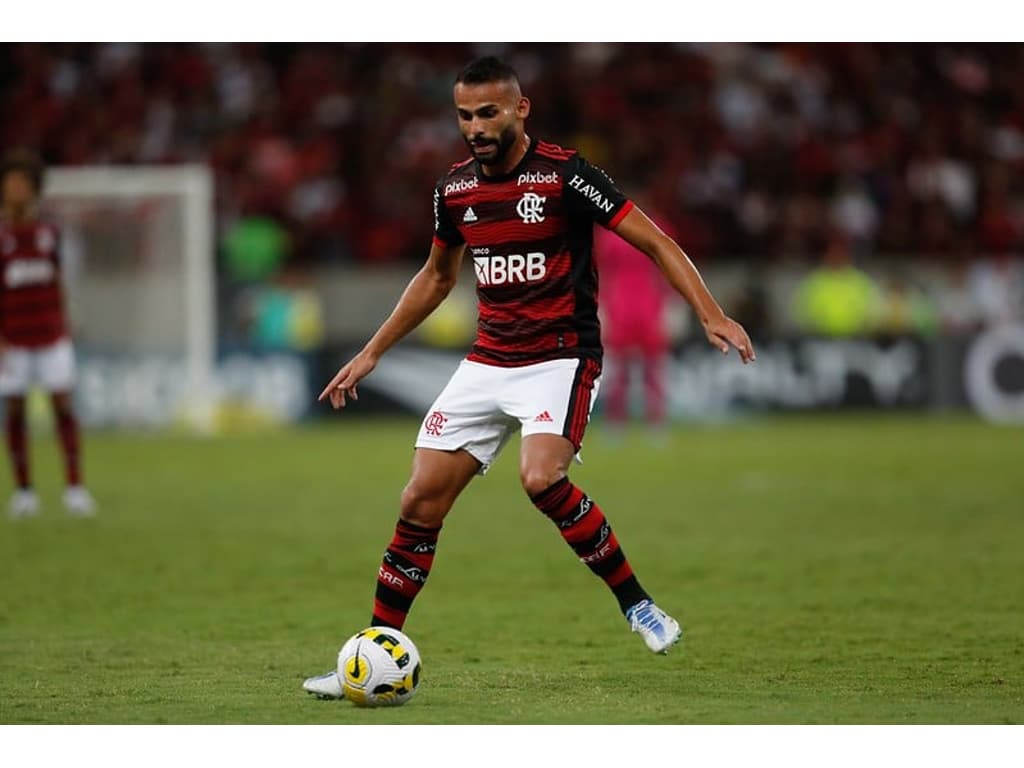 Atacante do Flamengo manda recado para a torcida após jogo de ida