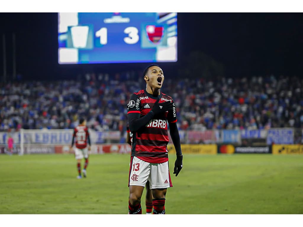 Palmeiras estreita laços com meia e planeja grande reforço após revés na Supercopa