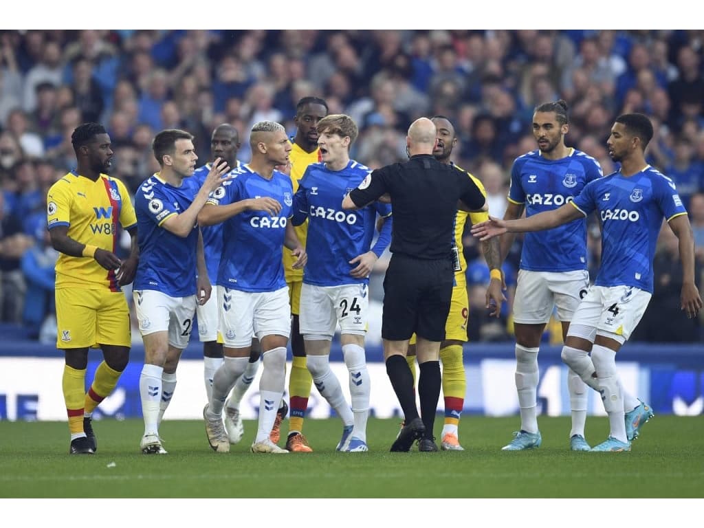 Após show de Richarlison, Everton leva virada e corre risco de cair